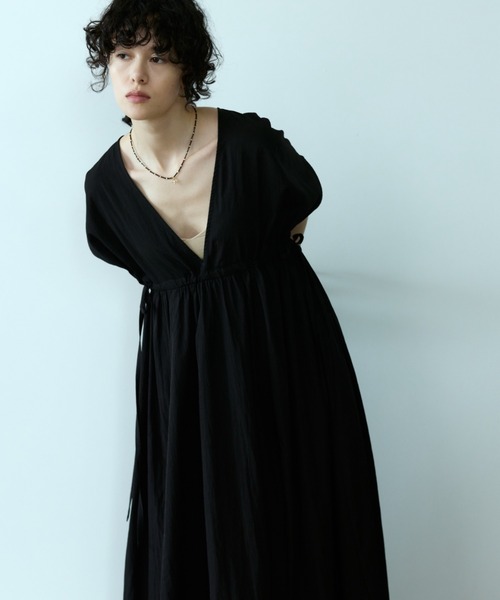 Libra Cue(リブラ キュー)の「スクイーズボリュームドレス(ワンピース・レディース・ピンク/ブルー/アイボリー/ブラック・1/2)」の13枚目の写真