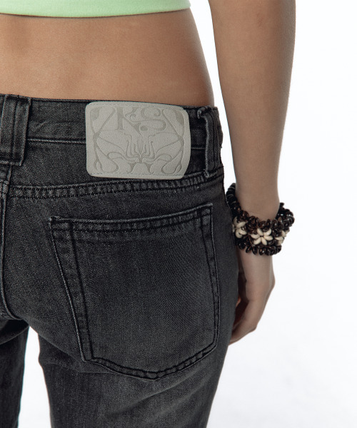 KASHIKO(カシコ)の「Split Pocket Capri Jeans Black(デニムパンツ・レディース・その他・MEDIUM/SMALL)」の11枚目の写真