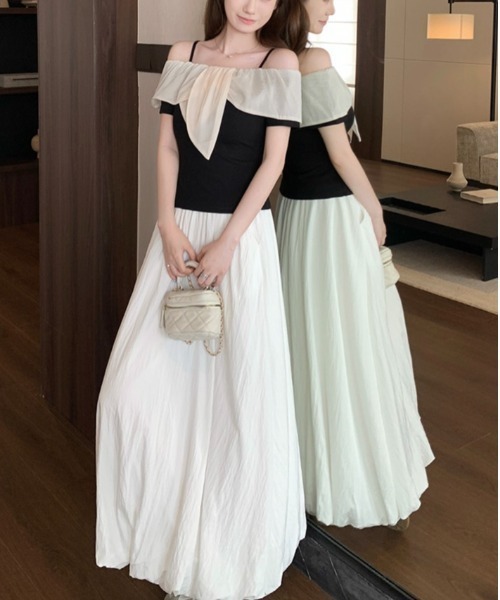 LUCPY(ラクピー)の「ビッグリボンオフショルダートップス(その他トップス・レディース・ホワイト×ブラック・SMALL/LARGE/MEDIUM/X-LARGE)」の5枚目の写真