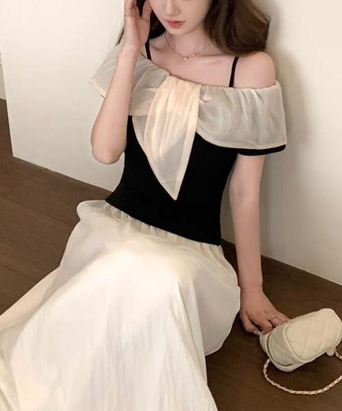 LUCPY(ラクピー)の「ビッグリボンオフショルダートップス(その他トップス・レディース・ホワイト×ブラック・SMALL/LARGE/MEDIUM/X-LARGE)」の2枚目の写真