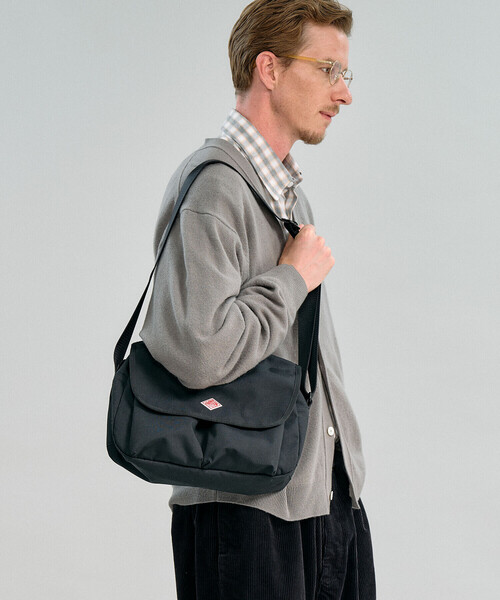 DANTON(ダントン)の「DANTON | キャンバス ショルダーバッグ OBERKAMPF UNISEX(ショルダーバッグ・レディース・ブラック/ブラウン系その他・-)」の1枚目の写真