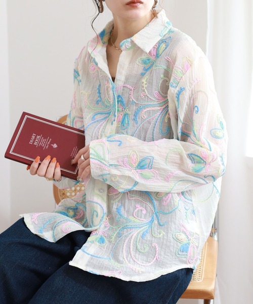 FUNALIVE(ファンアライブ)の「je crois soi カラフル刺繍ブラウス 長袖(シャツ/ブラウス・レディース・オフホワイト・FREE)」の1枚目の写真