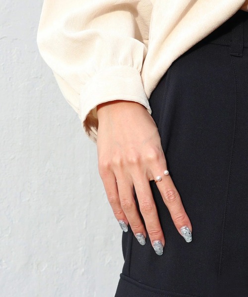 Seashore Uwajima Akoya Pearls(シーショアウワジマアコヤシンジュ)の「あこや真珠 2珠付 リング(リング・レディース・ピンクゴールド/ゴールド/シルバー・フリー)」の7枚目の写真