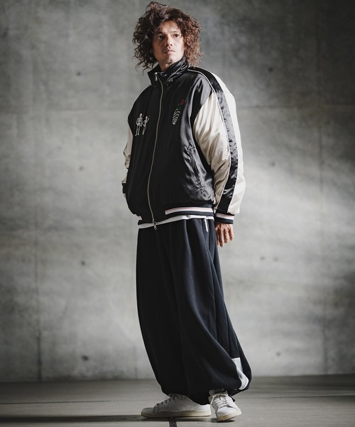 GLIMCLAP（グリムクラップ）の「mj11697-Reversible Souvenir Bomber Jacket リバーシブルスーベニアジャケット(211-011-gla-cg)（スカジャン・メンズ・ホワイト×ブラック/ブラック×ブラック・L/M/S）」の9枚目の写真
