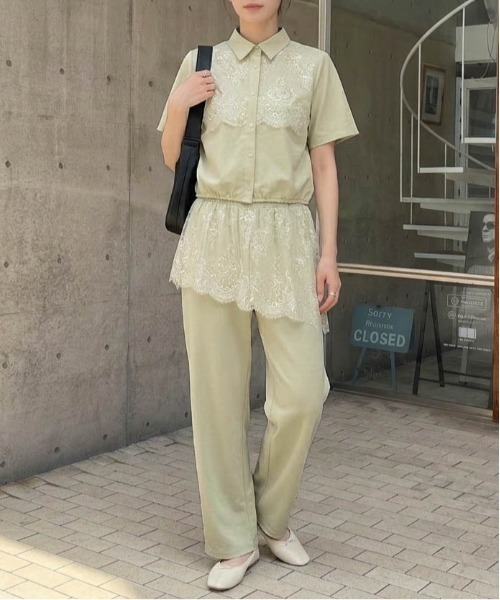 AMELY(エミリー)の「【セットアップ】レースレイヤード シャツ&ワイドパンツ(セットアップ・レディース・ライトグリーン・フリー)」の1枚目の写真