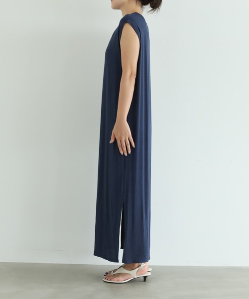 STYLE DELI(スタイルデリ)の「とろみ落ち感カットソーワンピース(ワンピース・レディース・ブルー/ブラック・02/01)」の10枚目の写真