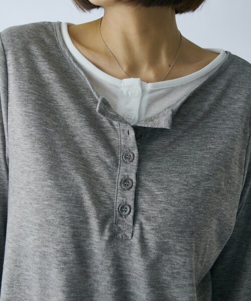 goocy(グーシー)の「配色ヘンリーネックトップス(Tシャツ/カットソー・レディース・チャコールグレー/ブラック/グレー/ブラウン・FREE)」の1枚目の写真