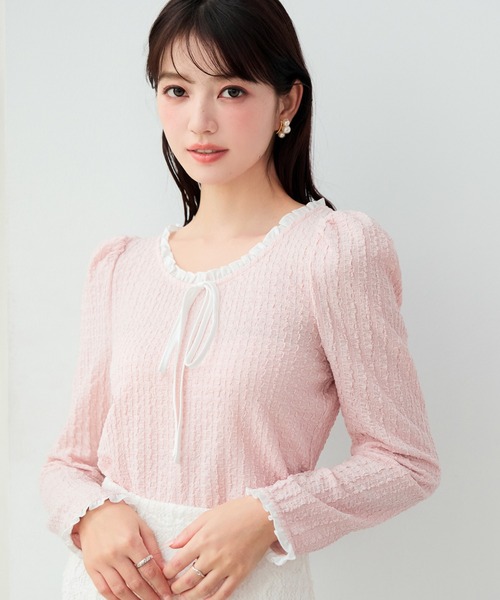 SAISON DE PAPILLON(セゾンドパピヨン)の「【AW先行アイテム】カットソー レディース 長袖 トップス フクレジャガード ジャガード生地 リボン付き フリルネック パフスリーブ 伸縮性 フェミニン 上品 きれいめ 大人可愛い 通勤 オフィス デート 春 秋(シャツ/ブラウス・レディース・ピンク/アイボリー・S/L/M)」の21枚目の写真