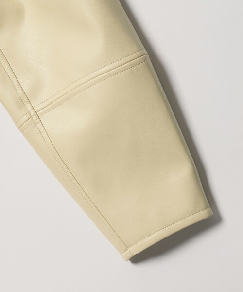 green label relaxing(グリーンレーベルリラクシング)の「【WEB限定】<at ease>レザーライク ブルゾン(その他アウター・レディース・ブラック/クリーム・38/36)」の10枚目の写真