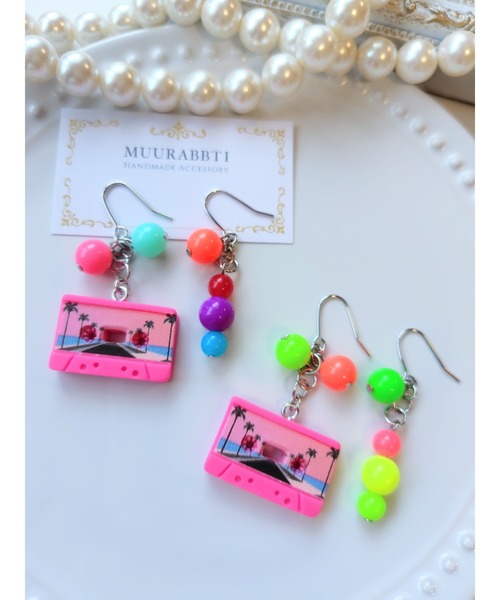 tone(トーン)の「【MUURABBTI】カセットテープのカラフルレトロピアス(MA)(ピアス(両耳用)・レディース・グリーン系その他/ピンク系その他・FREE)」の3枚目の写真