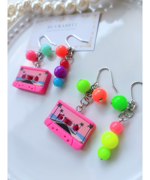 tone(トーン)の「【MUURABBTI】カセットテープのカラフルレトロピアス(MA)(ピアス(両耳用)・レディース・グリーン系その他/ピンク系その他・FREE)」の4枚目の写真