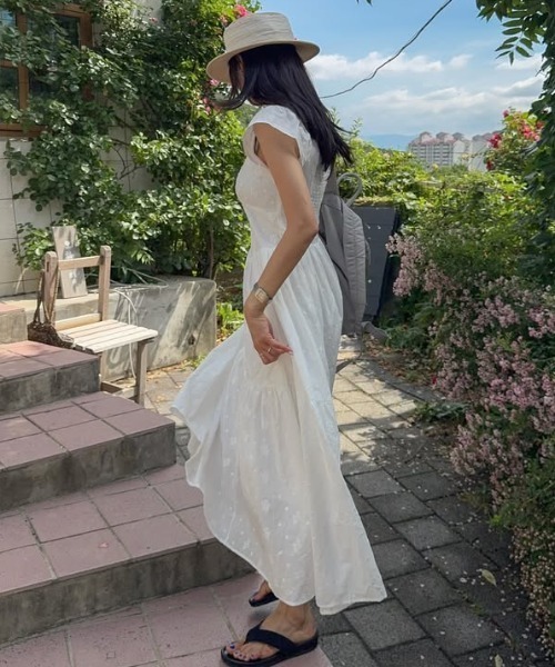 FAVORITO(ファヴォリート)の「スクエアネックラインレースワンピース(ワンピース・レディース・ホワイト・F)」の17枚目の写真