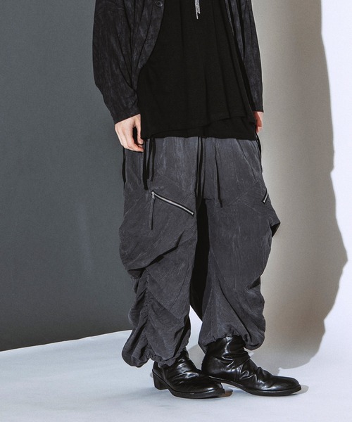 NO ID.(ノーアイディ)の「【NO ID.】Side Gather Wide Cargo Pants / サイド ギャザー ワイド カーゴ パンツ(カーゴパンツ・メンズ・グレー/ブラック・2/1)」の14枚目の写真