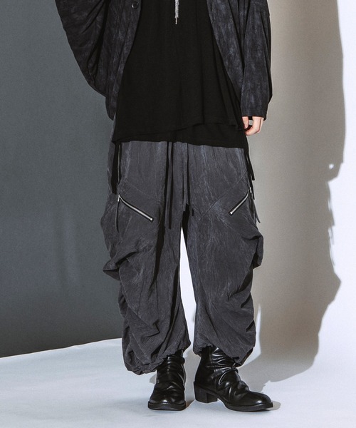 NO ID.(ノーアイディ)の「【NO ID.】Side Gather Wide Cargo Pants / サイド ギャザー ワイド カーゴ パンツ(カーゴパンツ・メンズ・グレー/ブラック・2/1)」の15枚目の写真