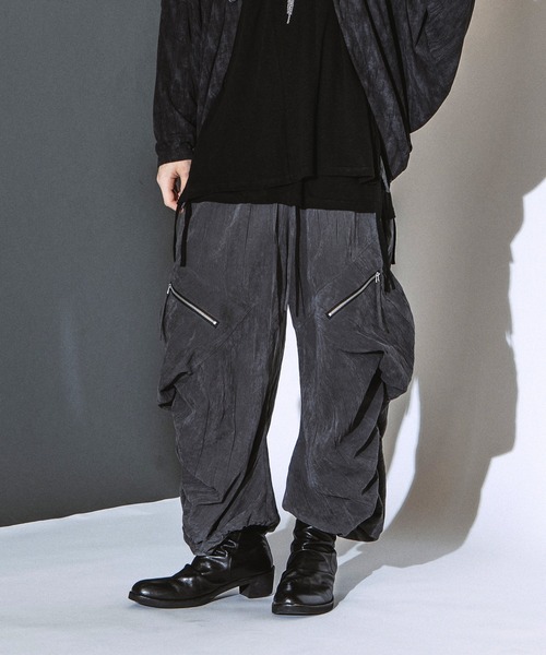 NO ID.(ノーアイディ)の「【NO ID.】Side Gather Wide Cargo Pants / サイド ギャザー ワイド カーゴ パンツ(カーゴパンツ・メンズ・グレー/ブラック・2/1)」の17枚目の写真