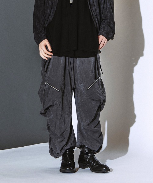 NO ID.(ノーアイディ)の「【NO ID.】Side Gather Wide Cargo Pants / サイド ギャザー ワイド カーゴ パンツ(カーゴパンツ・メンズ・グレー/ブラック・2/1)」の18枚目の写真
