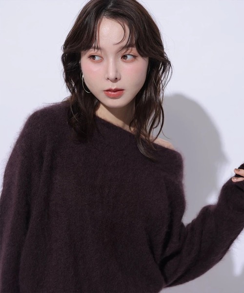 Mystrada(マイストラーダ)の「オフショルファーニット(ニット/セーター・レディース・ホワイト/ダークブラウン/ピンクベージュ/ピンク系その他4・38)」の2枚目の写真