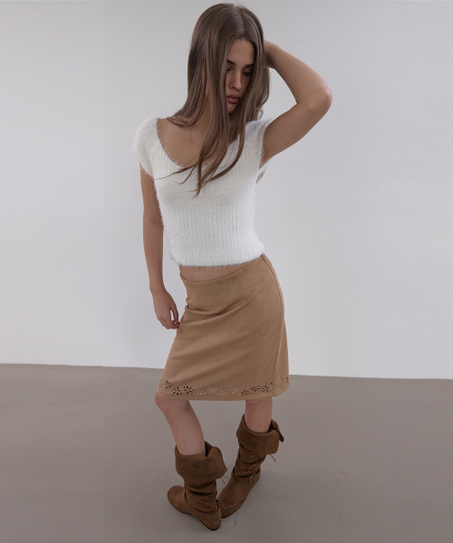 ASURA（アスラ）の「SUEDE PUNCHED MIDI SKIRT (BEIGE)（スカート・レディース・その他・MEDIUM/SMALL）」の2枚目の写真