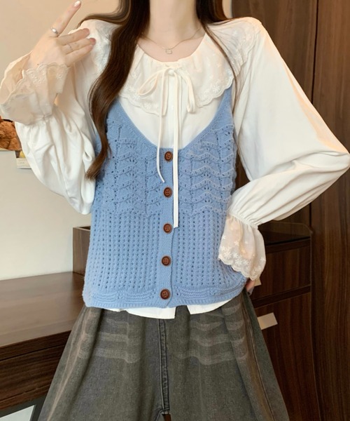 LUCPY(ラクピー)の「透かし編みニットビスチェ×フリルブラウスセット(シャツ/ブラウス・レディース・ブルー/イエロー/レッド・FREE)」の1枚目の写真