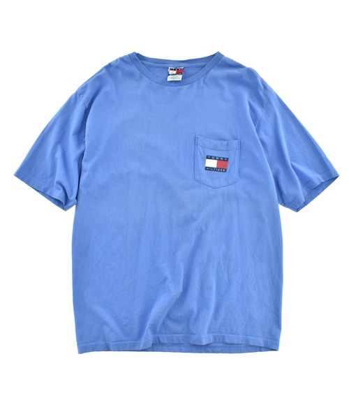 TOMMY HILFIGER(トミーヒルフィガー)の「【USED】90's TOMMY HILFIGER ワンポイントロゴ ポケット付き Tシャツ USA製(Tシャツ/カットソー・メンズ・ブルー・LARGE)」の1枚目の写真