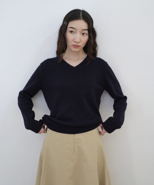 STEP AROUND(ステップアラウンド)の「カシミヤ スーパーファインウール Vネックニット ネイビー(ニット/セーター・レディース・その他・FREE)」の2枚目の写真