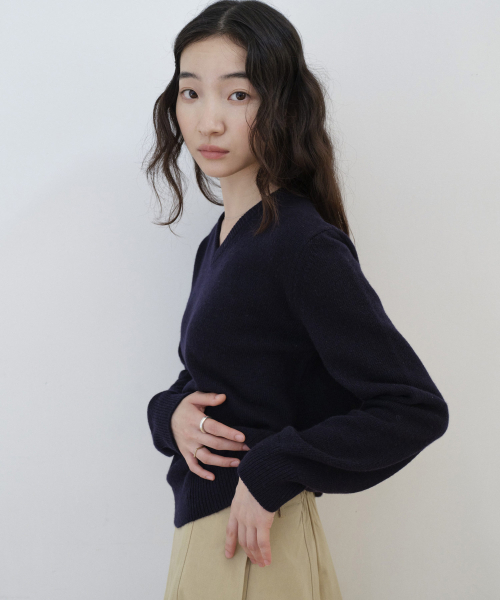 STEP AROUND(ステップアラウンド)の「カシミヤ スーパーファインウール Vネックニット ネイビー(ニット/セーター・レディース・その他・FREE)」の3枚目の写真
