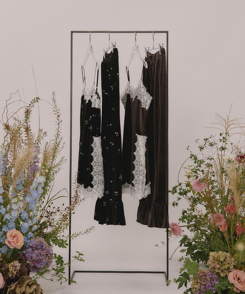 loin nuit(ロワンニュイ)の「velours assort lace cami onepiece / ベロアアソートレースキャミワンピース(ワンピース・レディース・ブラウン/ブラック・FREE)」の3枚目の写真