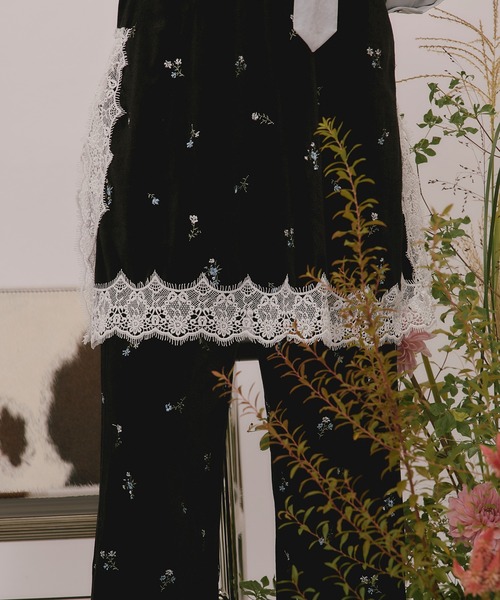 loin nuit(ロワンニュイ)の「velours assort lace cami onepiece / ベロアアソートレースキャミワンピース(ワンピース・レディース・ブラウン/ブラック・FREE)」の5枚目の写真