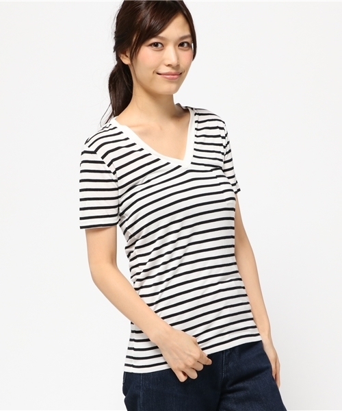 MOUSSY（マウジー）の「V NECK TEE（Tシャツ/カットソー・レディース・ホワイト/ホワイト系その他/カーキ/ブラック・1/2）」の2枚目の写真