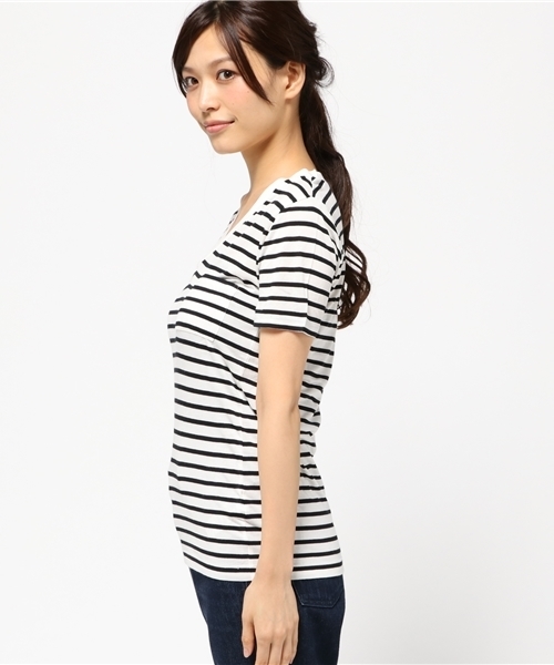 MOUSSY（マウジー）の「V NECK TEE（Tシャツ/カットソー・レディース・ホワイト/ホワイト系その他/カーキ/ブラック・1/2）」の10枚目の写真