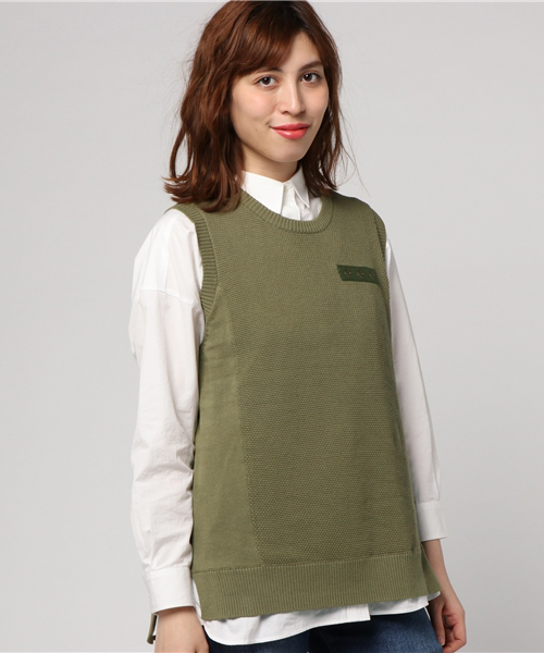 AVIREX（アヴィレックス）の「avirex/ アヴィレックス/ L-SLEEVELES CREWNECK KNIT/ スリーブレス クルーネック ニット ニットベスト（ニット/セーター・レディース・オフホワイト/オリーブ/レッド・FREE）」の3枚目の写真