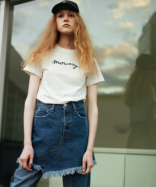 MOUSSY（マウジー）の「cursive moussy T（Tシャツ/カットソー・レディース・ホワイト/ブラック/ピンク・FREE）」の2枚目の写真