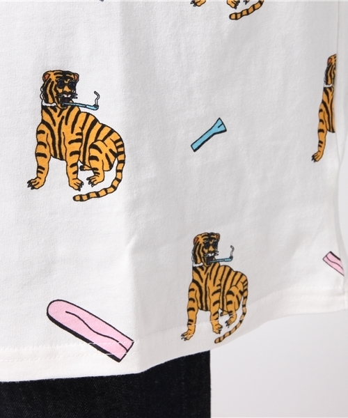 PUNYUS（プニュズ）の「タイガー総柄Tシャツ（Tシャツ/カットソー・レディース・ホワイト・3/4）」の5枚目の写真