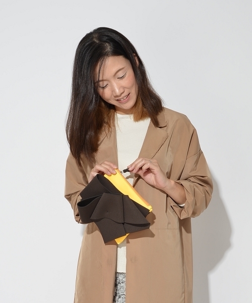 SOLPRESA（ソルプレーサ）の「ボンディングリボンクラッチバッグ（クラッチバッグ・レディース・ベージュ/オレンジ/イエロー/ブラック・ONE SIZE）」の3枚目の写真