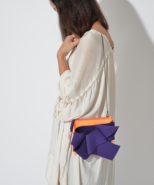 SOLPRESA（ソルプレーサ）の「ボンディングリボンクラッチバッグ（クラッチバッグ・レディース・ベージュ/オレンジ/イエロー/ブラック・ONE SIZE）」の21枚目の写真