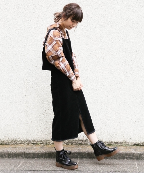 LOWRYS FARM（ローリーズファーム）の「コーデュロイビスチェ　764379（その他トップス・レディース・ブラック/オフホワイト/ブルー・FREE）」の4枚目の写真