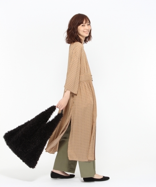 LAKOLE(ラコレ)の「【撥水】スエードフラットパンプス / LAKOLE(パンプス・レディース・ブラック/サンドグレー/その他16/マスタード・LARGE/SMALL/MEDIUM)」の6枚目の写真