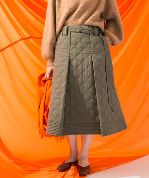 WORK NOT WORK URBAN RESEARCH(ワークノットワークアーバンリサーチ)の「WORK NOT WORK キルティングタックボリュームスカート (スカート・レディース・ベージュ/カーキ・1/2)」の1枚目の写真