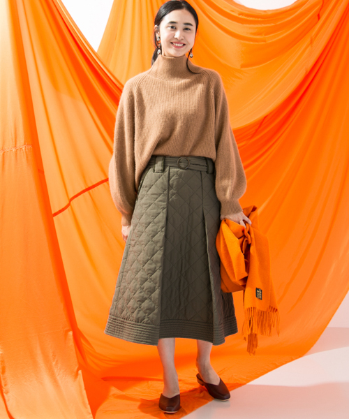 WORK NOT WORK URBAN RESEARCH(ワークノットワークアーバンリサーチ)の「WORK NOT WORK キルティングタックボリュームスカート (スカート・レディース・ベージュ/カーキ・1/2)」の4枚目の写真