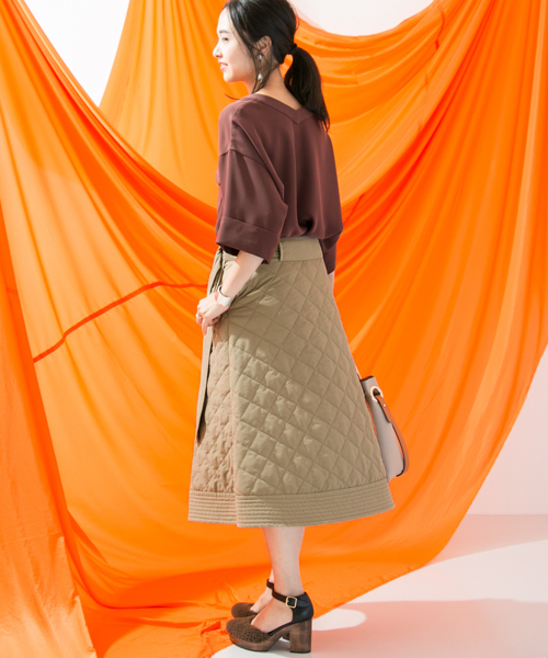 WORK NOT WORK URBAN RESEARCH(ワークノットワークアーバンリサーチ)の「WORK NOT WORK キルティングタックボリュームスカート (スカート・レディース・ベージュ/カーキ・1/2)」の5枚目の写真