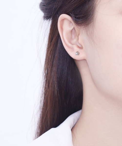 ESTELLE(エステール)の「プラチナ ピアス (5mm) ESTELLE/エステール(ピアス(両耳用)・レディース・プラチナム・-)」の8枚目の写真