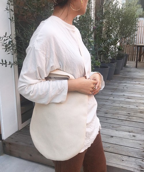 TODAYFUL（トゥデイフル）の「ヘビーキャンバスバッグ（ショルダーバッグ・レディース・ホワイト・FREE）」の4枚目の写真