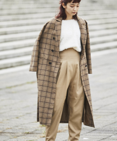 and R（アンドアール）の「サイドスリットロングコート（チェスターコート・レディース・ベージュ/ブラウン/ブラック・FREE）」の3枚目の写真