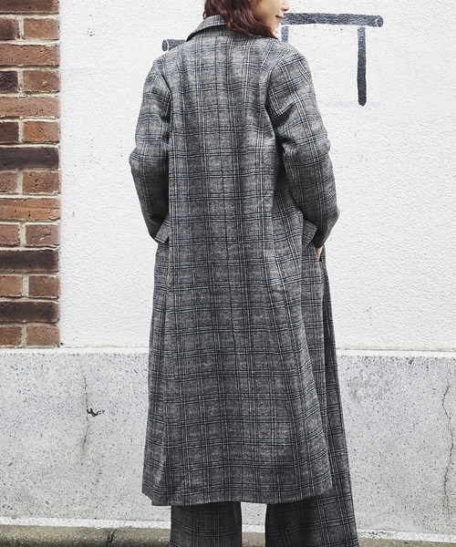 and R（アンドアール）の「サイドスリットロングコート（チェスターコート・レディース・ベージュ/ブラウン/ブラック・FREE）」の5枚目の写真