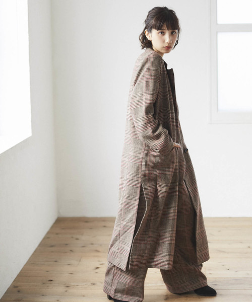and R（アンドアール）の「サイドスリットロングコート（チェスターコート・レディース・ベージュ/ブラウン/ブラック・FREE）」の8枚目の写真