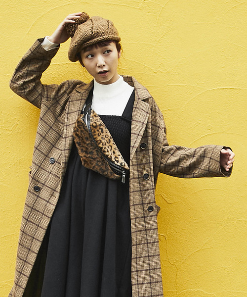 and R（アンドアール）の「サイドスリットロングコート（チェスターコート・レディース・ベージュ/ブラウン/ブラック・FREE）」の16枚目の写真