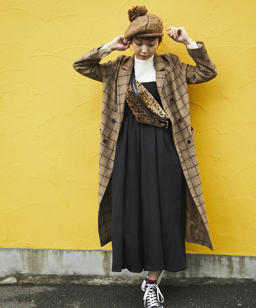 and R（アンドアール）の「サイドスリットロングコート（チェスターコート・レディース・ベージュ/ブラウン/ブラック・FREE）」の17枚目の写真