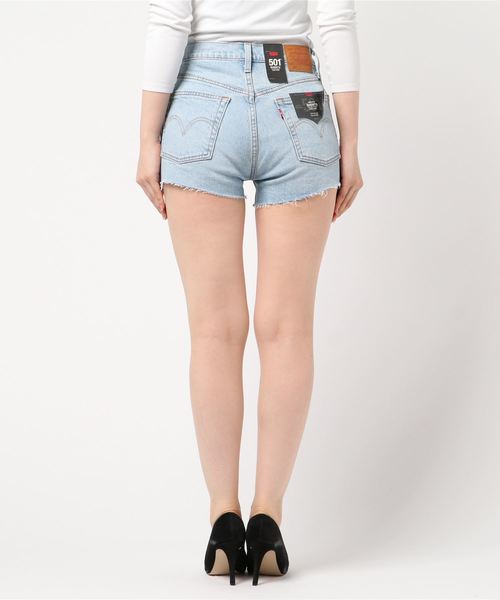 Levi's(リーバイス)の「501(R) ハイライズショーツ DIBS W/ TAPE(デニムパンツ・レディース・ライトインディゴブルー・28inch/24inch/26inch/25inch)」の3枚目の写真