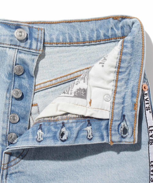 Levi's(リーバイス)の「501(R) ハイライズショーツ DIBS W/ TAPE(デニムパンツ・レディース・ライトインディゴブルー・28inch/24inch/26inch/25inch)」の7枚目の写真