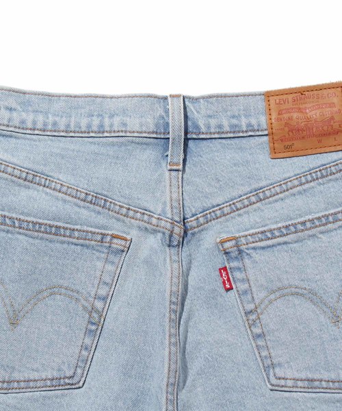 Levi's(リーバイス)の「501(R) ハイライズショーツ DIBS W/ TAPE(デニムパンツ・レディース・ライトインディゴブルー・28inch/24inch/26inch/25inch)」の8枚目の写真